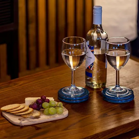 The Bolt Hole Town Centre, Dog Friendly *