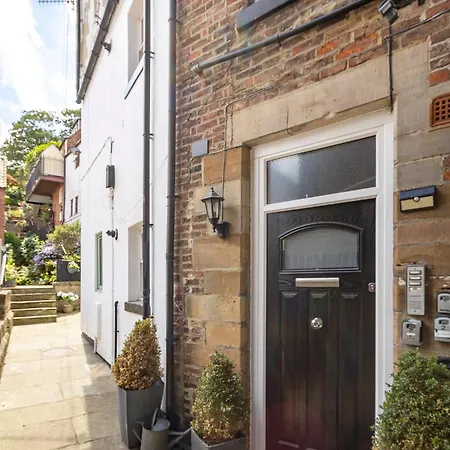 The Bolt Hole Town Centre, Dog Friendly * 惠特比