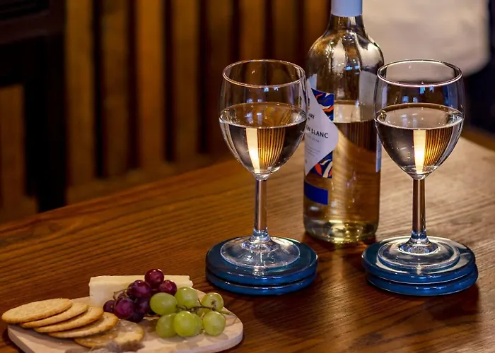 The Bolt Hole Town Centre, Dog Friendly *