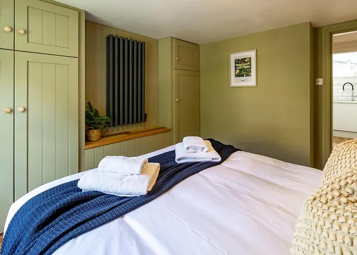 The Bolt Hole Town Centre, Dog Friendly *