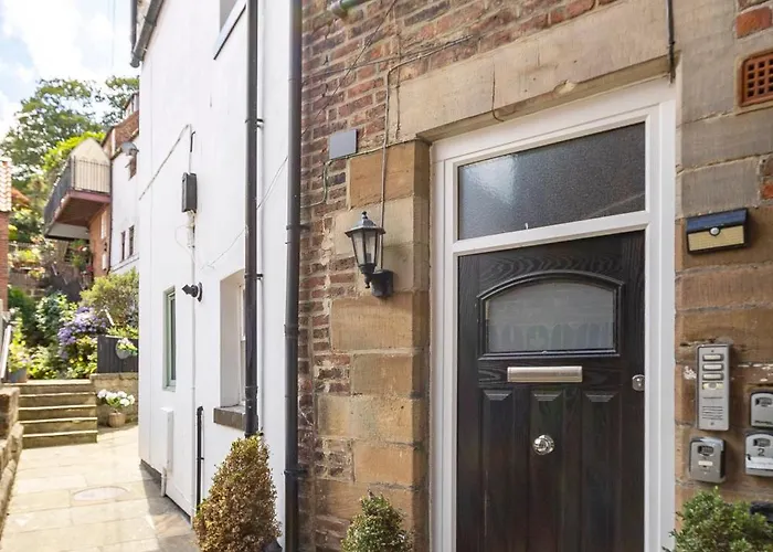 The Bolt Hole Town Centre, Dog Friendly * Whitby