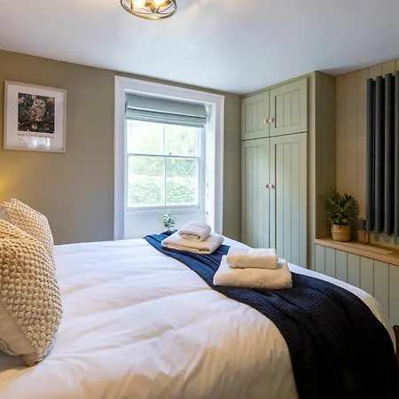 The Bolt Hole Town Centre, Dog Friendly *